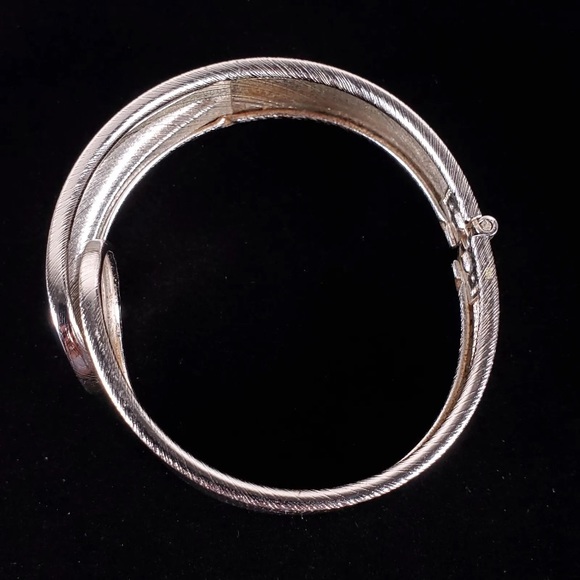 Vtg ‘70s Sarah Coventry Hinged Cuff Bracelet - Picture 5 of 12